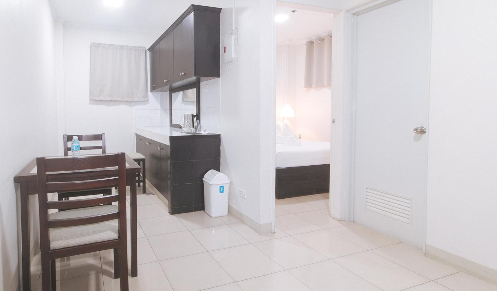 Urbanview At Evangelista Street Makati Makati City Bagian luar foto