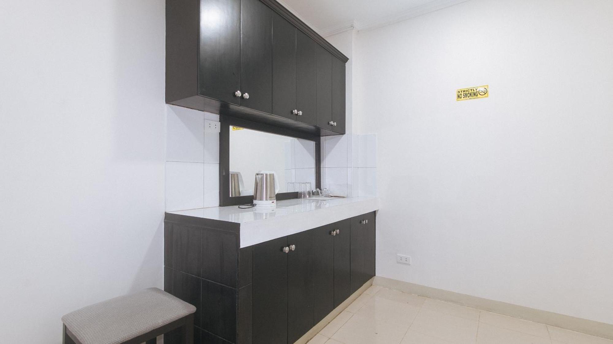 Urbanview At Evangelista Street Makati Makati City Bagian luar foto