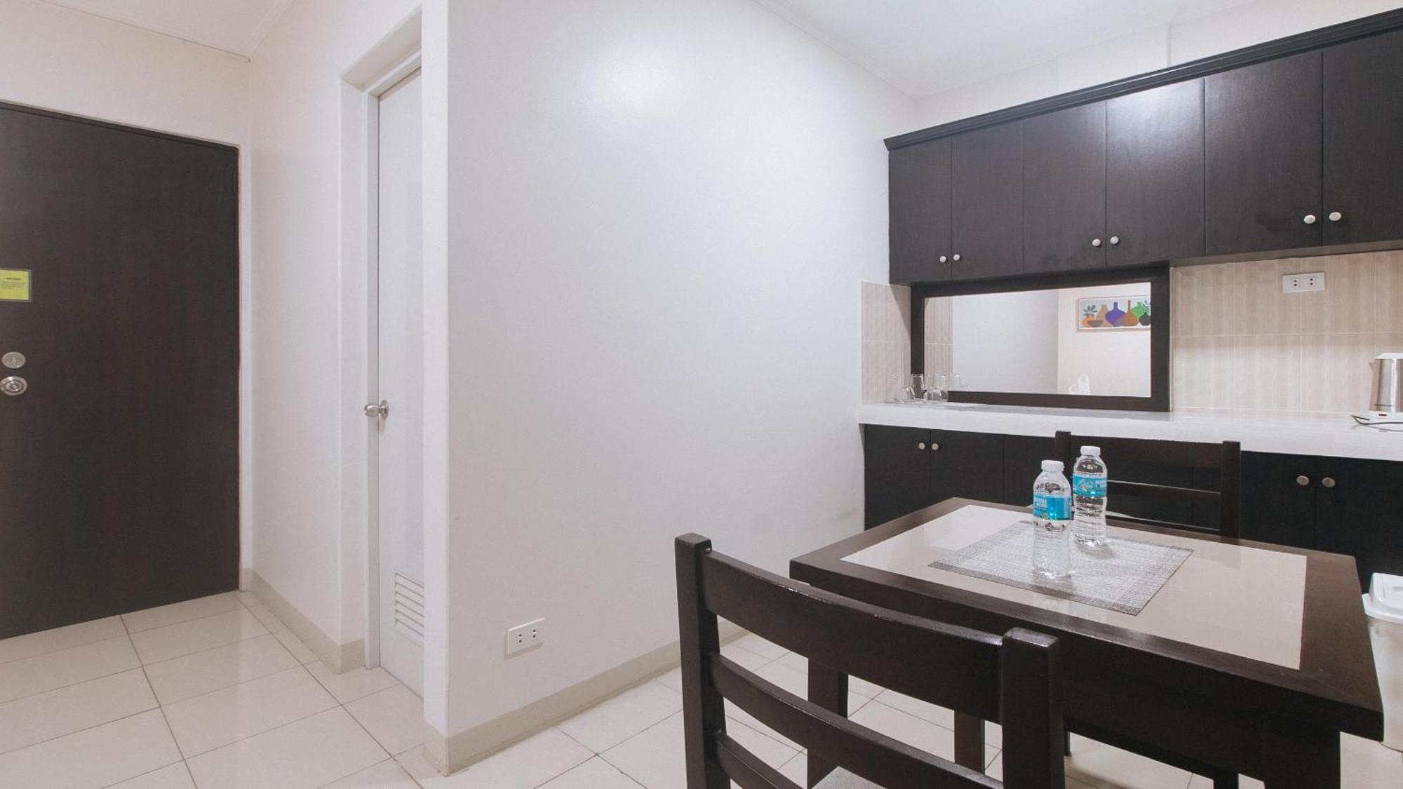 Urbanview At Evangelista Street Makati Makati City Bagian luar foto